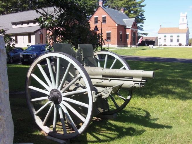 A cannon is part of the town monuments near the center of the Parade where the militia practiced. More Newington men served in the Siege of Louisburg (13) and War of 1812 (12) than in World War I. The background includes the well-funded library and 1712 meeting house, said to be the oldest in New Hampshire. (Hope they mean oldest in continuous use, since I know of two Quaker meetinghouses that are now private residences.) 